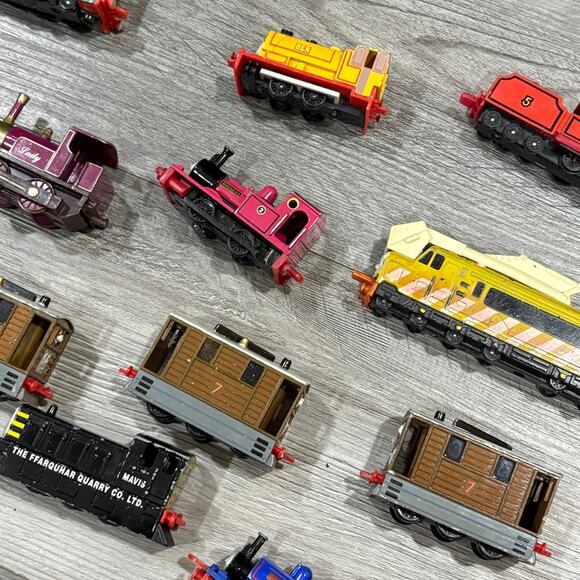 Vintage Thomas the train 1960’s-2000’s Lot of 16 trains - Picture 1 of 6